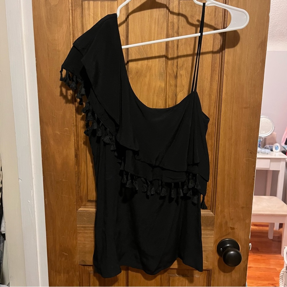 One shoulder top
